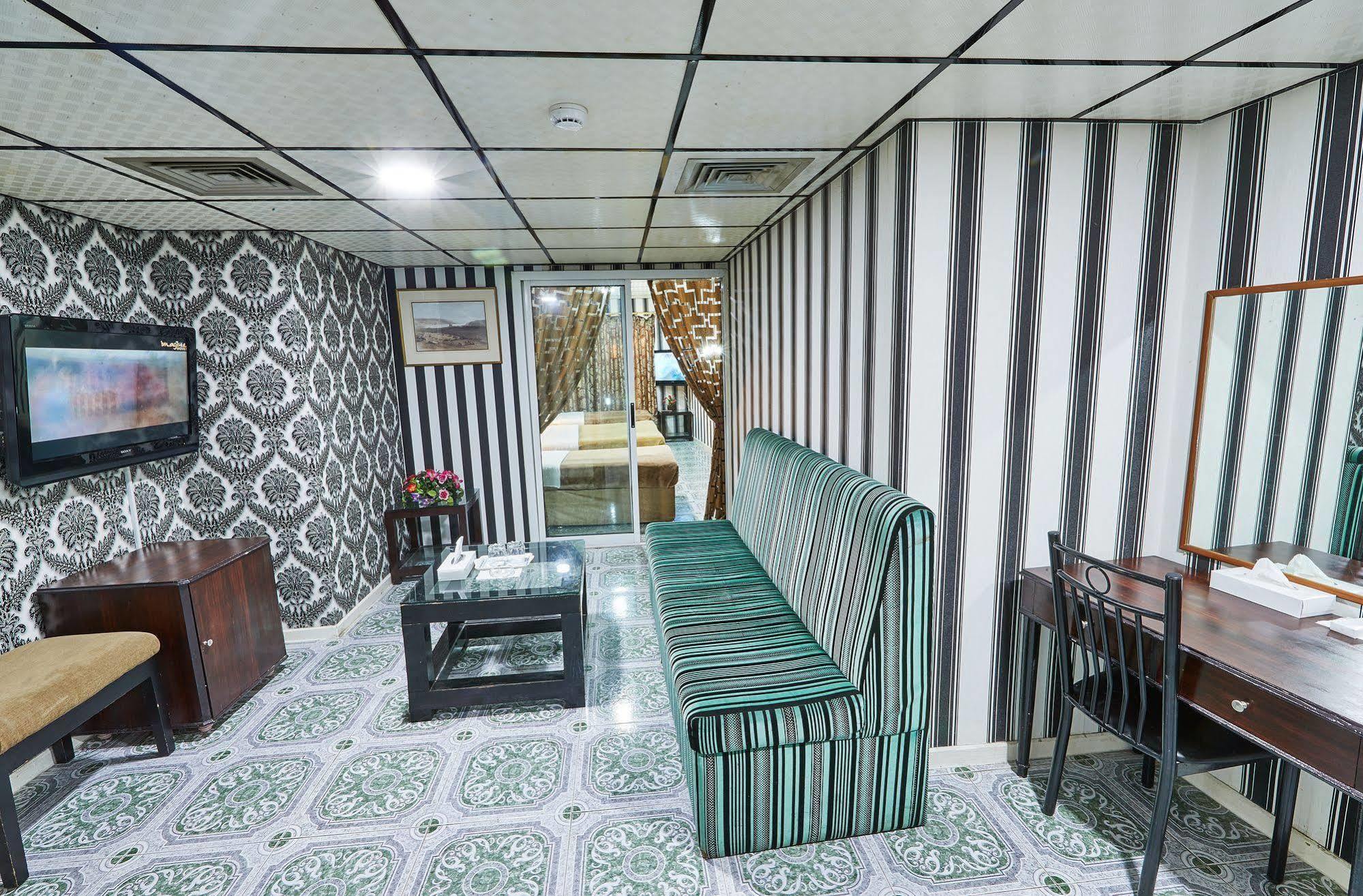 West Hotel Дубай Екстериор снимка
